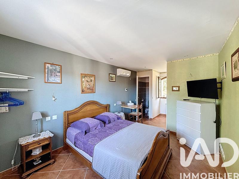 Maison - 267 m² - 8 pièces