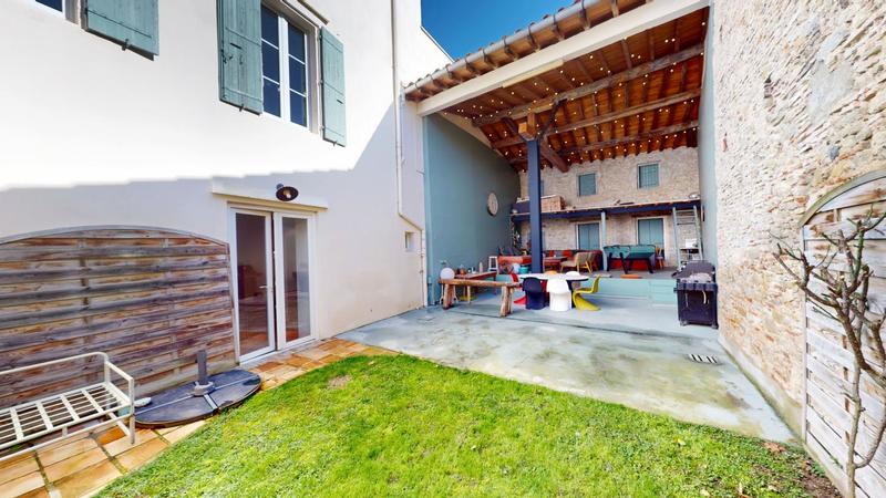 Demeure - 210 m² - 5 pièces