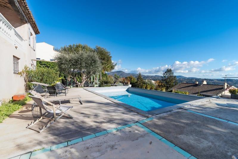 Maison - 210 m² - 7 pièces