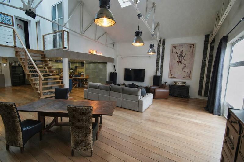 Loft - 246 m² - 8 pièces
