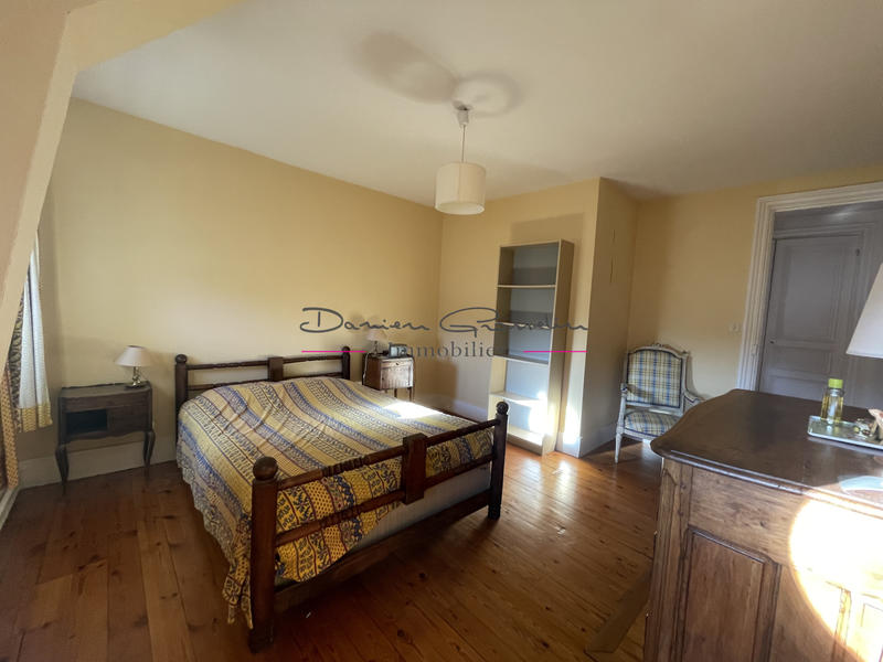 Propriété - 240 m² - 11 pièces