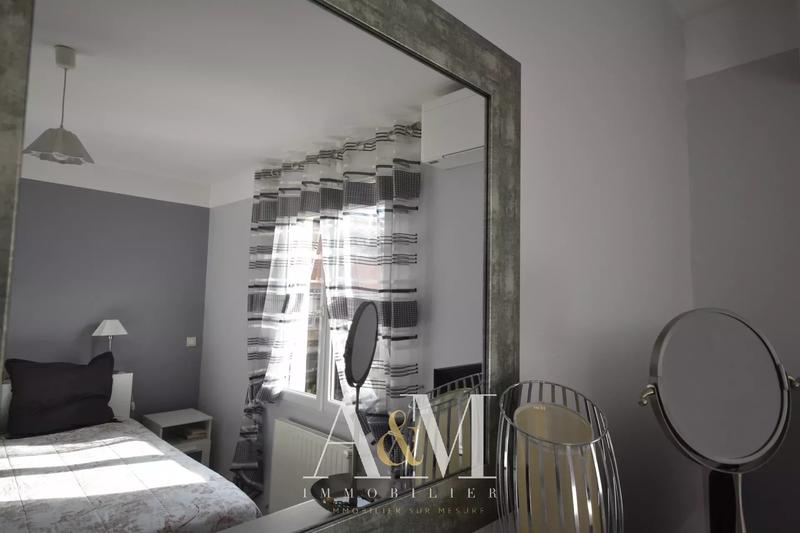 Maison - 220 m² - 7 pièces