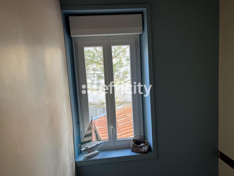 Maison - 230 m² - 7 pièces