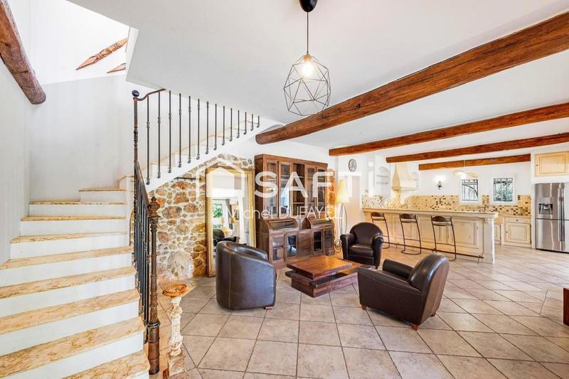 Maison - 205 m² - 6 pièces