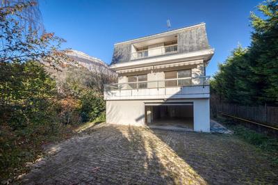 Maison - 207 m² - 8 pièces