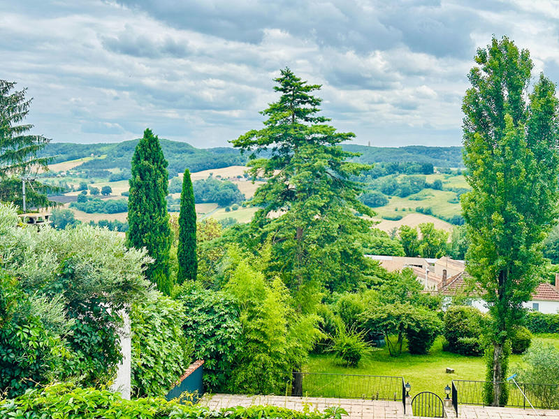 Maison - 228 m² - 9 pièces