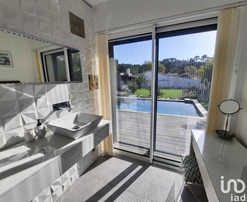 Maison - 180 m² - 5 pièces