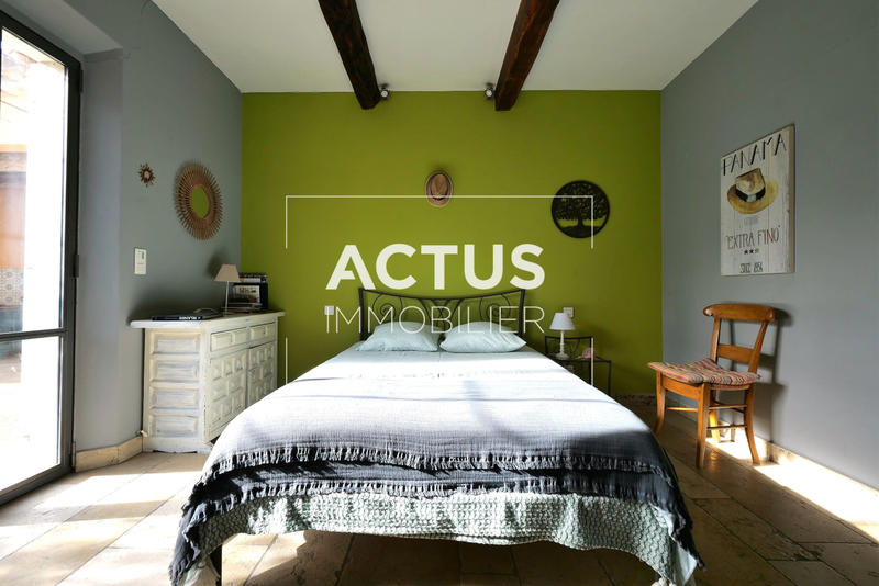 Maison - 202 m² - 7 pièces