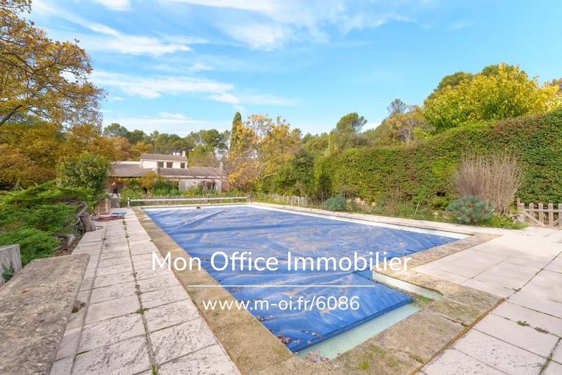 Maison - 230 m² - 8 pièces