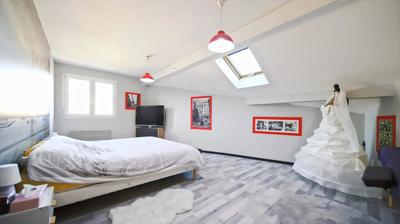 Maison - 250 m² - 7 pièces