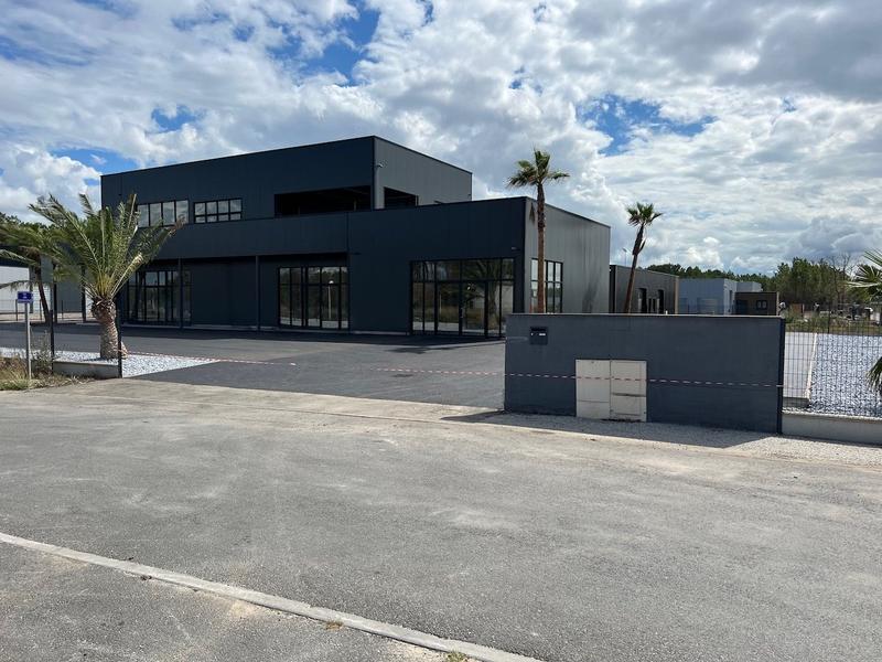 Local commercial - 671 m² - 5 pièces
