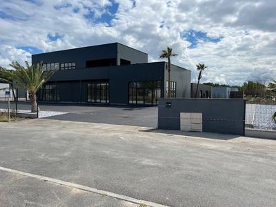Local commercial - 671 m² - 5 pièces