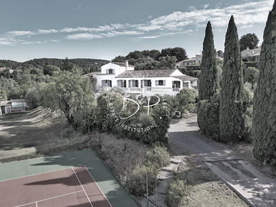 Maison - 293 m² - 11 pièces