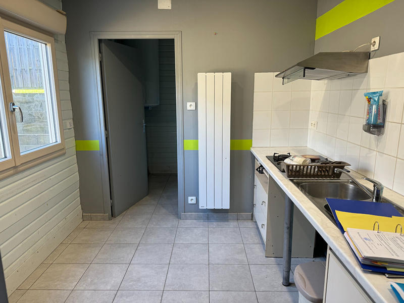 Local d'activité / Entrepôt - 261 m²