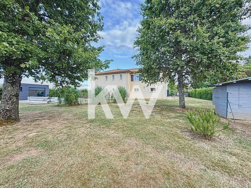 Maison - 220 m² - 8 pièces