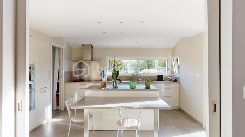 Maison traditionnelle - 171 m² - 5 pièces