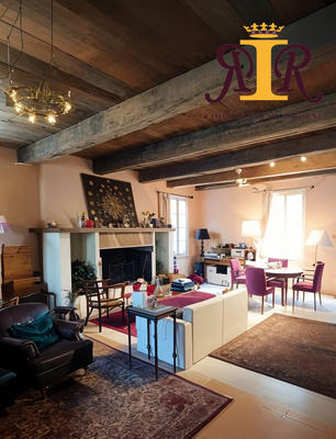 Maison traditionnelle - 283 m² - 9 pièces