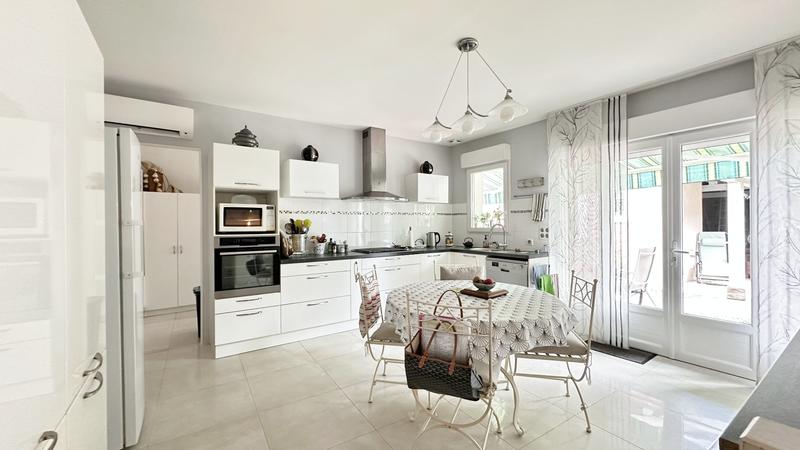 Appartement bourgeois - 184 m² - 4 pièces