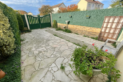 Maison - 90 m² - 5 pièces