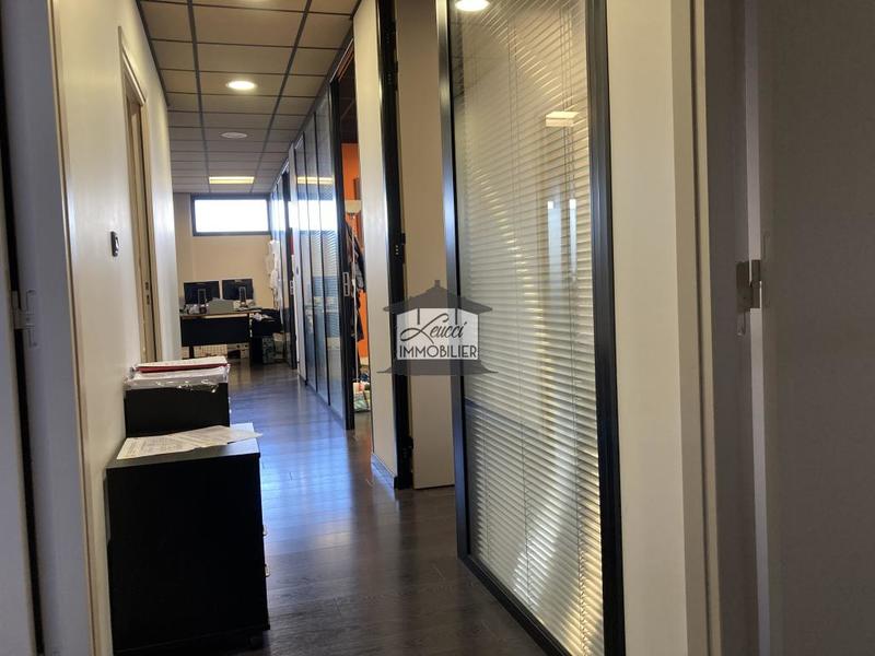 Bureau - 200 m² - 3 pièces