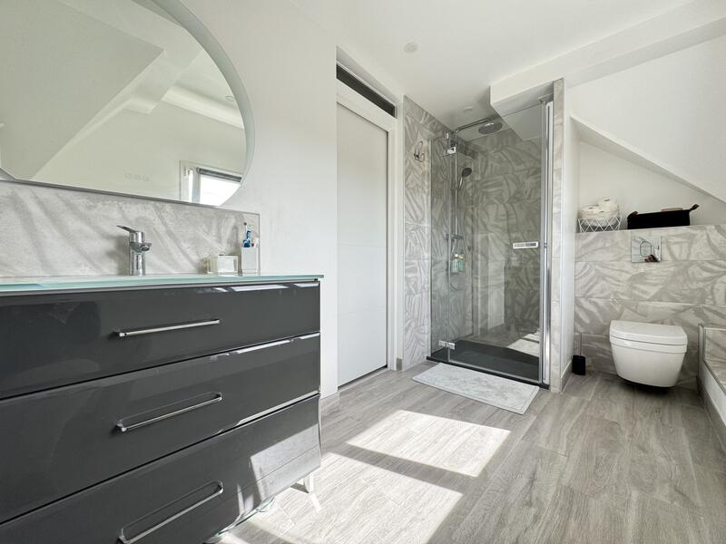 Maison - 90 m² - 5 pièces