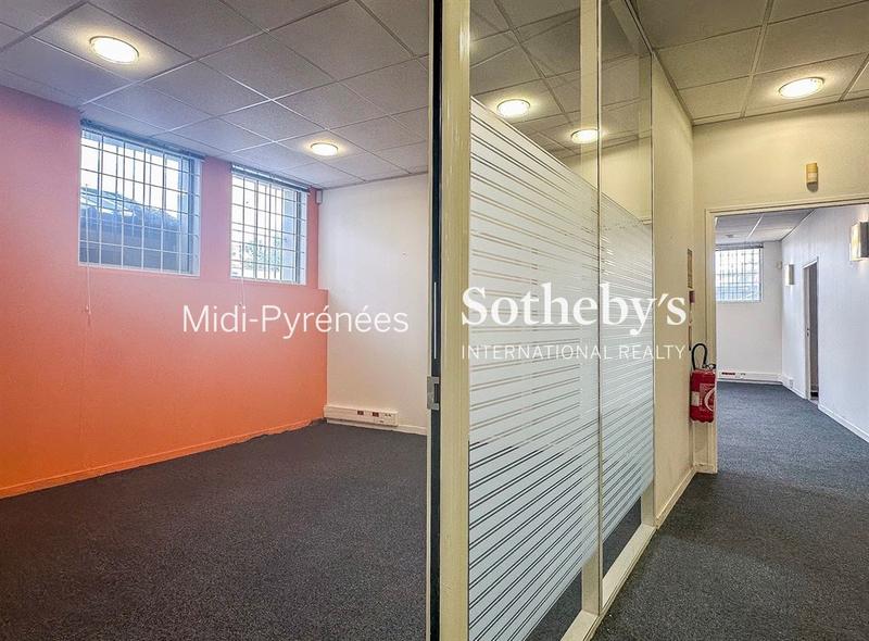 Local d'activités - 317 m²