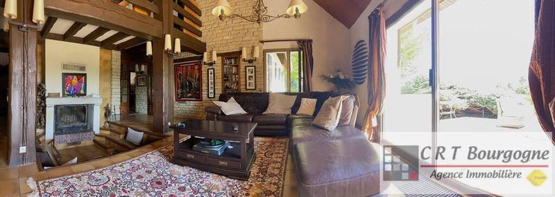 Maison - 374 m² - 9 pièces