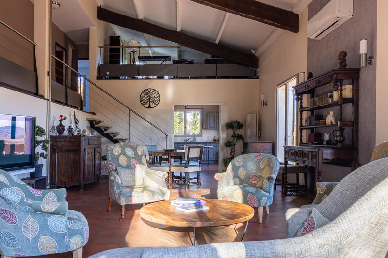 Propriété - 235 m² - 12 pièces