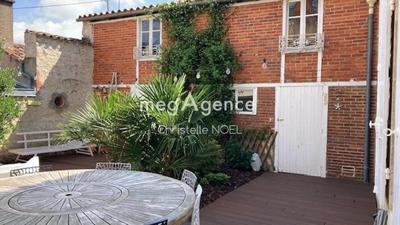 Maison - 205 m² - 8 pièces