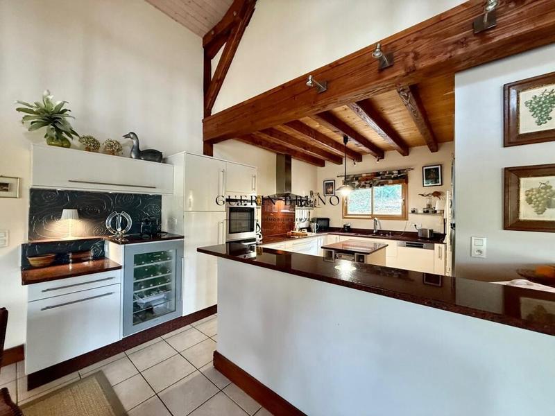 Maison - 208 m² - 11 pièces