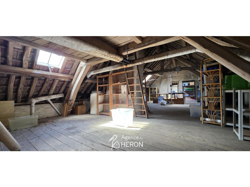 Maison - 374 m² - 10 pièces