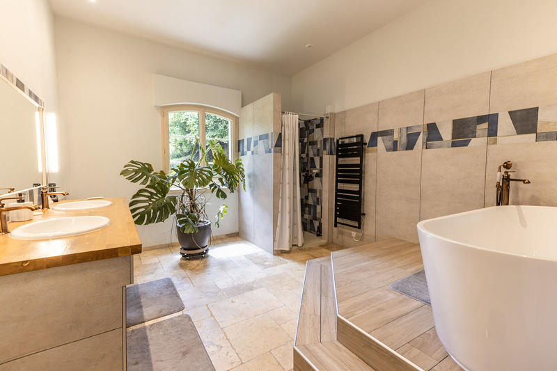 Maison - 396 m² - 9 pièces