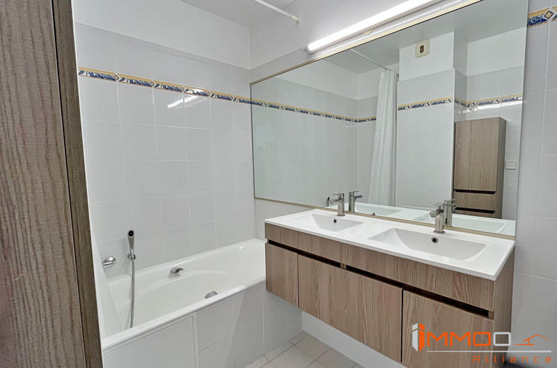 Appartement - 80 m² - 3 pièces