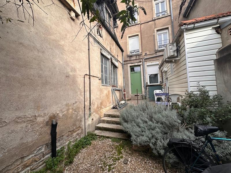 Immeuble - 68 m² - 5 pièces