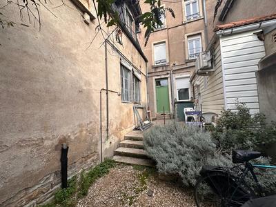 Immeuble - 68 m² - 5 pièces