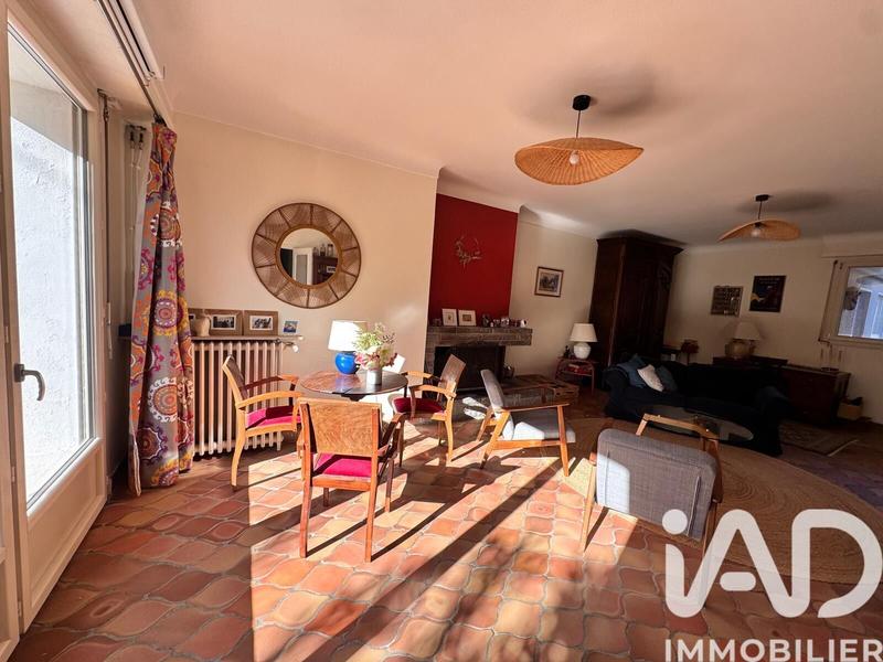 Maison - 241 m² - 7 pièces