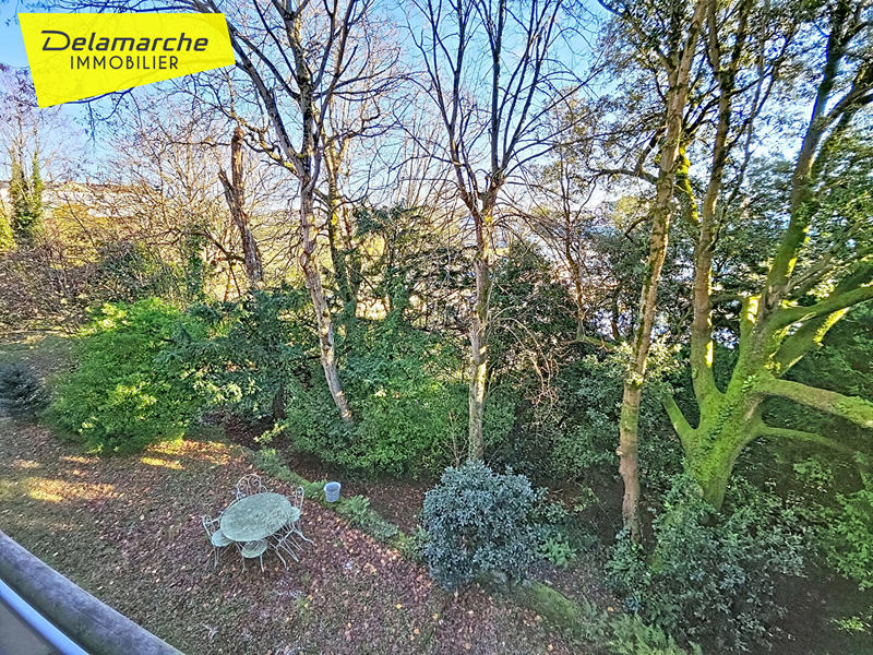 Maison - 325 m² - 11 pièces