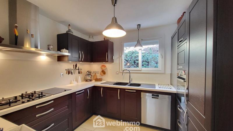 Maison - 238 m² - 7 pièces