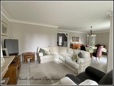 Maison - 255 m² - 9 pièces