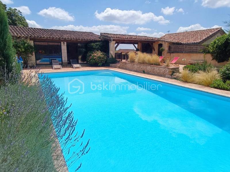 Maison de village - 278 m² - 12 pièces