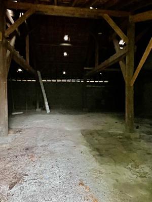Grange - 200 m² - 1 pièce