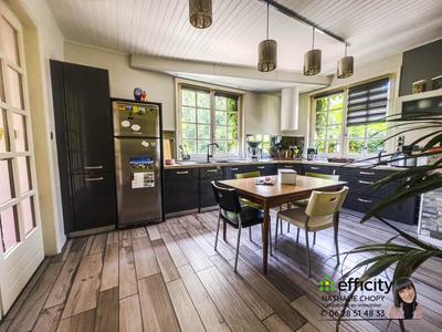 Maison - 199 m² - 7 pièces