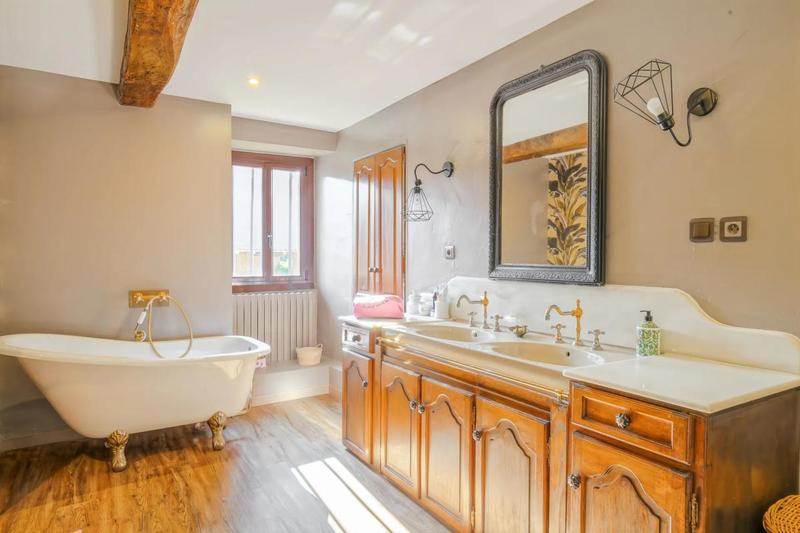 Demeure - 340 m² - 10 pièces