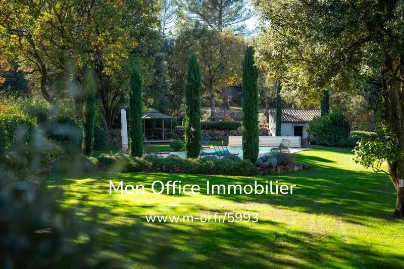 Propriété - 250 m² - 9 pièces