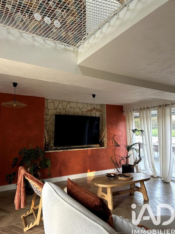 Maison - 210 m² - 5 pièces