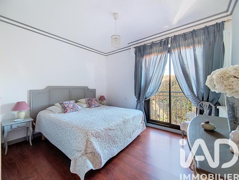 Maison - 222 m² - 9 pièces