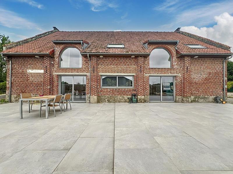 Maison - 331 m² - 7 pièces