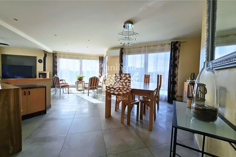 Maison - 299 m² - 7 pièces