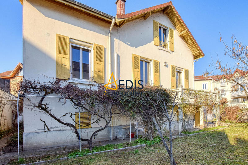 Maison - 172 m² - 8 pièces