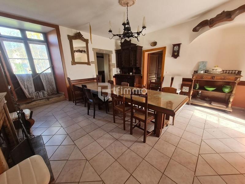 Château - 297 m² - 11 pièces